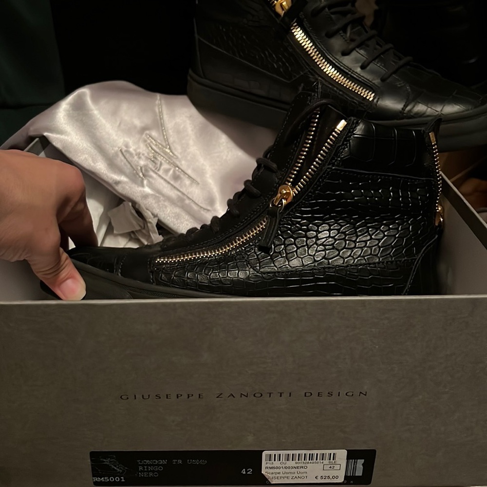 Black Gator Giuseppe Sneakers size 42 great condition